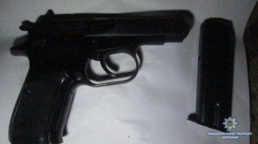 У 25-річного жителя Ужгорода поліція знайшла предмет, схожий на пістолет