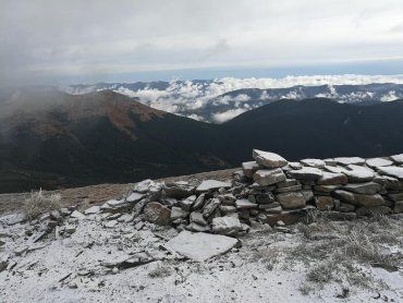 В Закарпатье горы усыпал первый слой снега