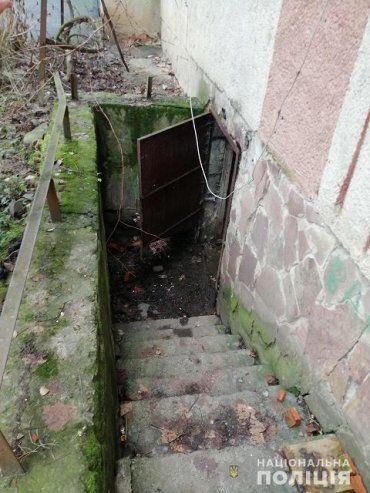 В Закарпатье подвал многоэтажки затопило из-за... украденных труб 