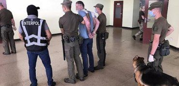 Полиция Закарпатья экстрадировала в Венгрию двух преступников, находящихся в базе Интерпола