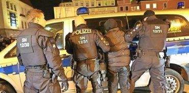 У 6 украинцев в Германии полиция изъяла почти 30 тысяч евро и фальшивые документы