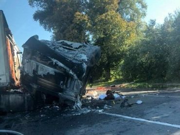 На трассе "Киев-Чоп" в ДТП заживо сгорел водитель