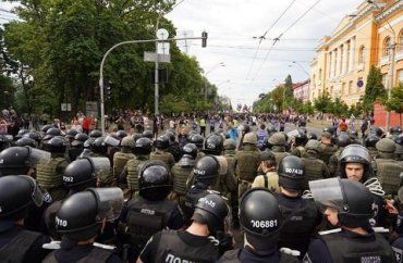 Полиция спасла гей-парад в Киеве от фекалий в презервативах
