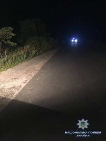 Поліція Закарпаття, з’ясовує обставини аварії, за яких загинув пішохід на сільській трасі