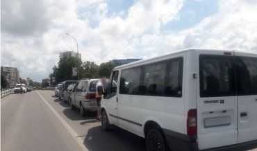 Жесть! Купа розбитих автомобілів на дорозі в Ужгороді