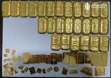 Из Украины в дипломатической почте пытались вывезти золото и валюту на $1 млн