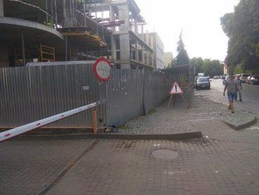 "Несколькодневные" ремонтные работы мэра Андріїва в областном центре Закарпатья уже начинают пугать