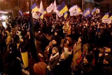 Под Печерским райсудом Киева внезапно активизировалась порохоботы