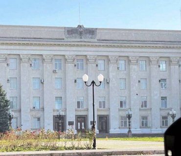 В Херсоне со здания ОГА пропал флаг РФ, россияне покинули часть блок-постов