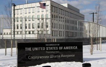Посольство США в Киеве прекратило предоставлять консульские услуги