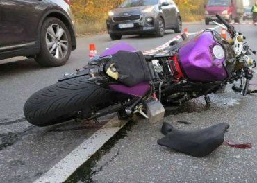 В Закарпатье разбившегося в ДТП байкера спасала "случайная" фельдшер (фото иллюстративное)