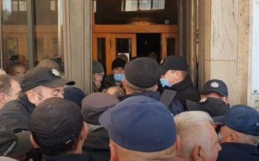 В Ужгороде медработники против "реорганизации" медучреждений