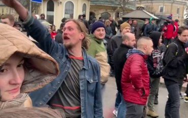 В активисты ПЦУ под Киевско-Печерской лаврой затесался ЛГБТшник