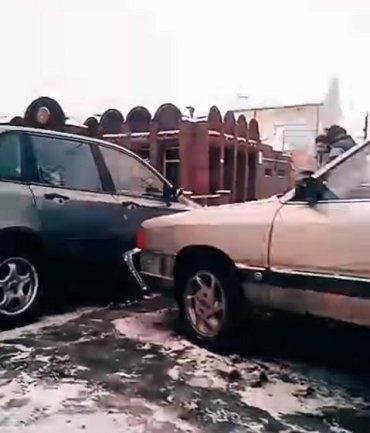 Погода шепчет, в областном центре Закарпатья столкнулись два авто