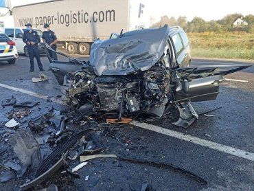 Двое погибших и двое травмированных – последствия тройной аварии на трассе Львов-Шегини