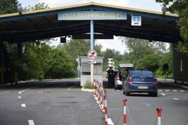 В Закарпатье один из КПП на границе с Венгрией притормозит работу