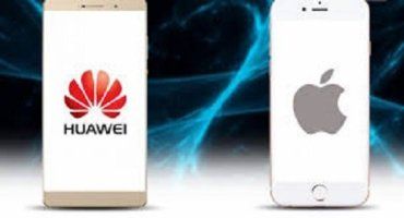 Работники Huawei, запостившие новогоднее поздравление компании с iPhone - наказаны
