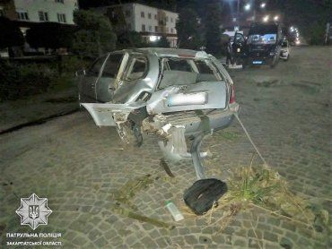 Разрушительное ДТП в Закарпатье: пьяного "шумахера" на Skoda "помотало" не слабо