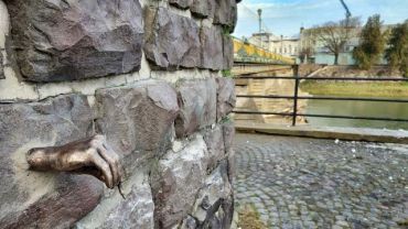 В Ужгороде поселилась 63-ая мини-скульптура