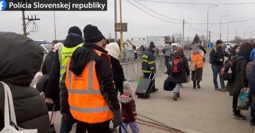 В Словакию через Закарпатье эвакуировалось уже более 165 тысяч украинцев 
