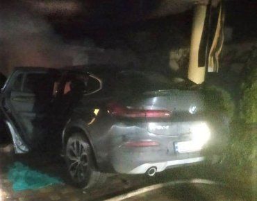 В Закарпатье неизвестные подожгли автомобиль BMW X4 экс-замглавы ОГА