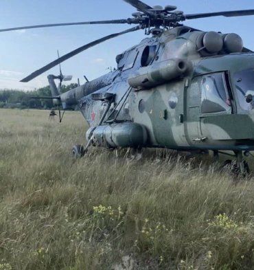 Боевой вертолет Ми-8 ВКС РФ приземлился на аэродроме в Украине - подробности