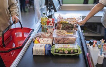 Власти Венгрии снимают "заморозку" цен на продукты питания
