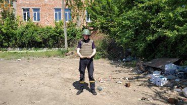 В Ужгороде во время земляных работ мужчина наткнулся на опасный "подарок"