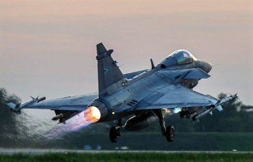Венгрия подняла по тревоге истребители Gripen из-за дельтаплана