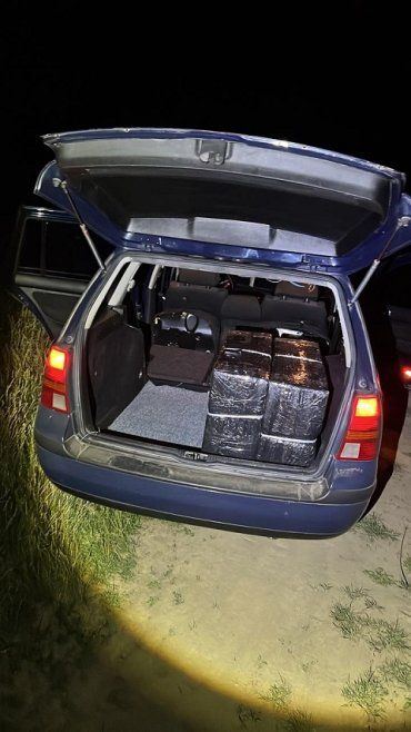 Не повезло этой ночью контрабандистам в Закарпатье: лишились и VW, и товара