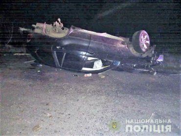 Пьяное ДТП в Закарпатье: 21-летний "шумахер" приземлил BMW X5 на крышу