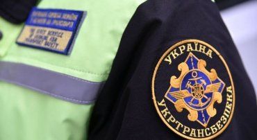 На взятке за место в очереди на границе поймали инспекторов Укртрансбезопасности 