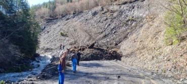 В Закарпатье повреждена дорога госзначения: Сильнейшие дожди вызвали оползни