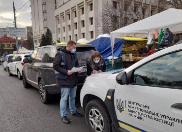 В Украине у злостных неплательщиков ПДД-штрафов начали забирать авто