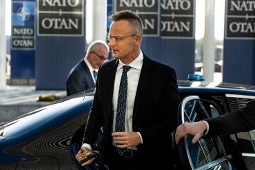 "Совершенно нереально" говорить о членстве Украины в НАТО - глава МИД Венгрии