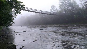 В Закарпатье "устал" очередной мост - с высоты 20 метров упали три женщины