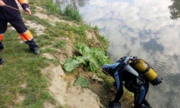 На Закарпатье водолазы обыскивают дно реки в поисках трупа 