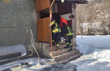 В Закарпатье работники больницы обратились за помощью к спасателям