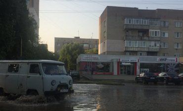 "Новий район" в Ужгороді затопило через прорив на водогоні