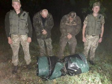 Двох українців з човном затримали біля кордону в Закарпатті