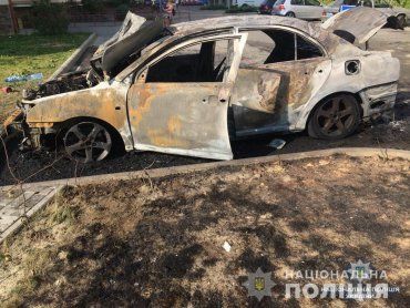 Факт займання авто на вулиці Гвардійській розслідує поліція в Ужгороді