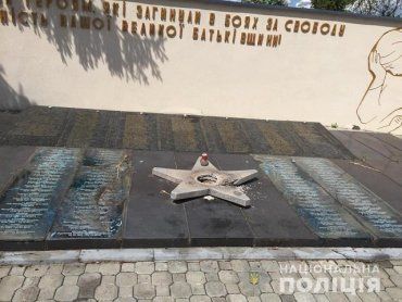 Разрушение мемориала в Ужгороде: Полиция выехала на место происшествия