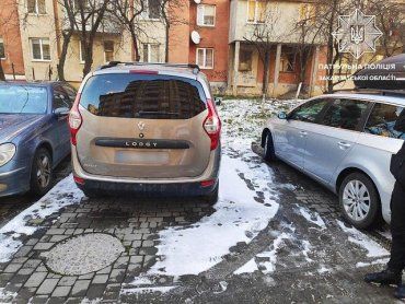 В Ужгороде трусоватый водитель влепился в Renault и скрылся с горизонта 