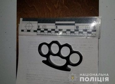 В Закарпатье полиция изъяла у водителя, нарушившего ПДД, кастет