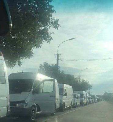 В Закарпатье, на КПП Лужанка, зафиксирована очередь из огромного количества автомобилей