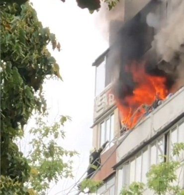 В Киеве в многоэтажном доме вспыхнул пожар: 77-летняя женщина сгорела заживо