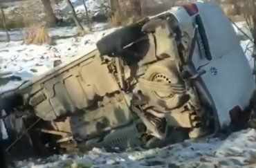 Авария в Закарпатье: Не разминулись микроавтобус VW и Skoda