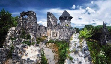 Невицкий замок ждет реконструкция: в первую очередь демонтируют аварийную башню-донжон