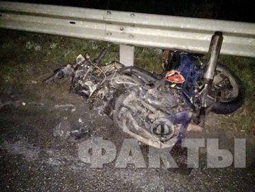 Смертельное ДТП под Киевом: Мотоциклист не справился с управлением и врезался в иномарку