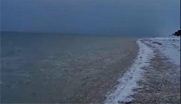 Застывшие воды Азовского моря: опубликованы необычные кадры 